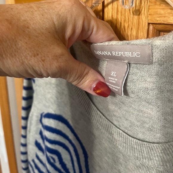 Banana Republic bow graphic sweater. Size XL.Grey background with royal … - Picture 2 of 6